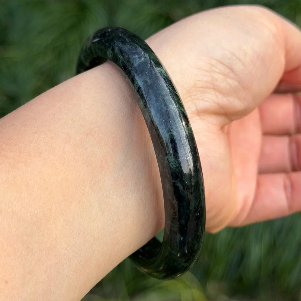 67mm inner‎ diameter dark green Xiuyu jade bangle 1214